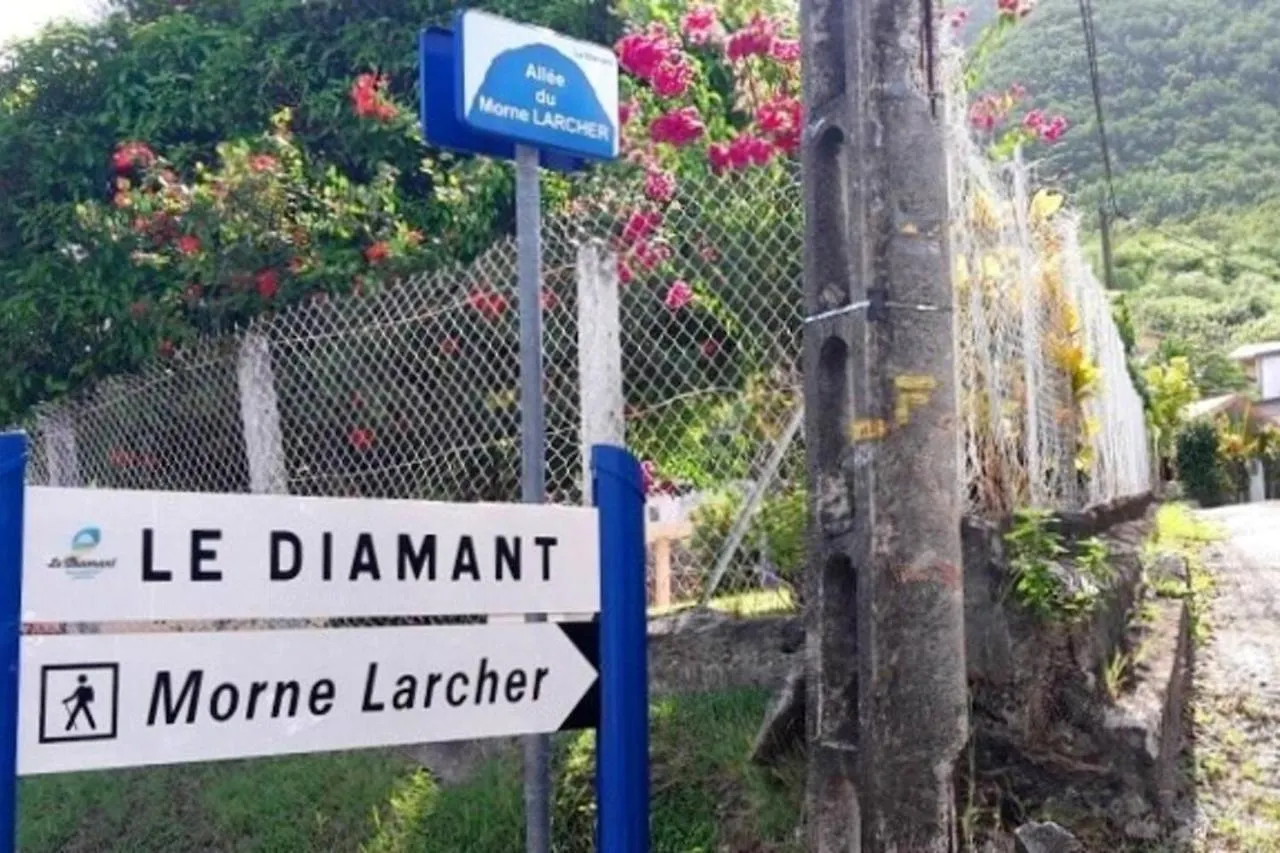 Appartement Spacieux Vue Mer: Beachfront Retreat with Parking Les Anses-d'Arlets 0*,  Martinique